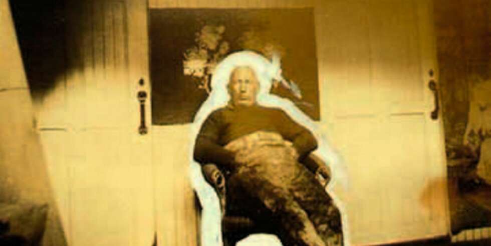 Roald Amundsen om bord i «Maud», skuta hvis skjebne ikke ble så ulik hans egen. Roald Amundsen om bord i «Maud», skuta hvis skjebne ikke ble så ulik hans egen.