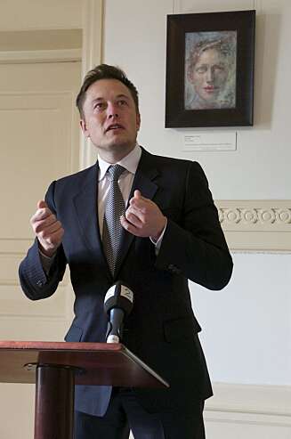 VISJONÆR: Elon Musk kalles bilverdenes svar på Steve Jobs. Onsdag var han i Norge for personlig å takke for elbil-entusiasmen her på berget. FOTO: Geir Svardal VISJONÆR: Elon Musk kalles bilverdenes svar på Steve Jobs. Onsdag var han i Norge for personlig å takke for elbil-entusiasmen her på berget. FOTO: Geir Svardal