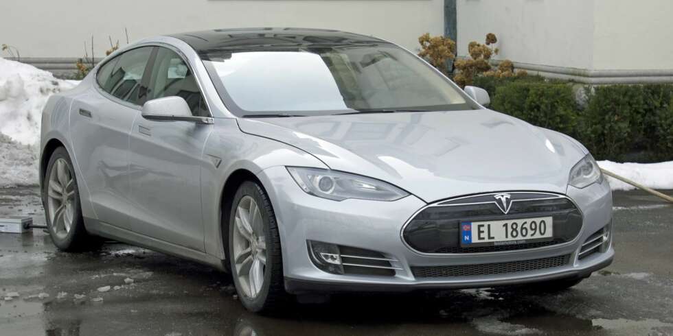MODEL S I OSLO: For en gangs skyld en tidlig norsk registrert Model S, utenfor Villa Otium. FOTO: Geir Svardal MODEL S I OSLO: For en gangs skyld en tidlig norsk registrert Model S, utenfor Villa Otium. FOTO: Geir Svardal