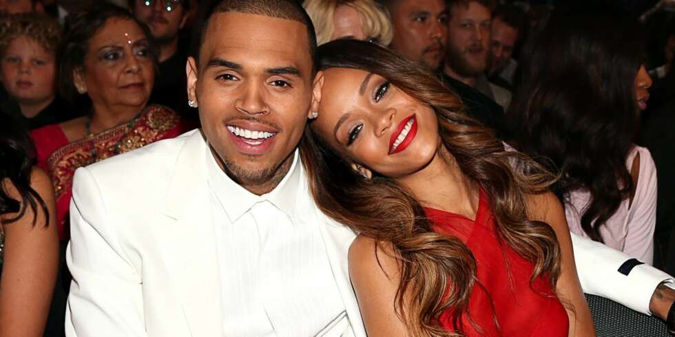 GJENFORENT: Rihanna har tilgitt Chris Brown etter at han slo henne etter Grammy-gallaen i 2009. Nå er de igjen et par. GJENFORENT: Rihanna har tilgitt Chris Brown etter at han slo henne etter Grammy-gallaen i 2009. Nå er de igjen et par.