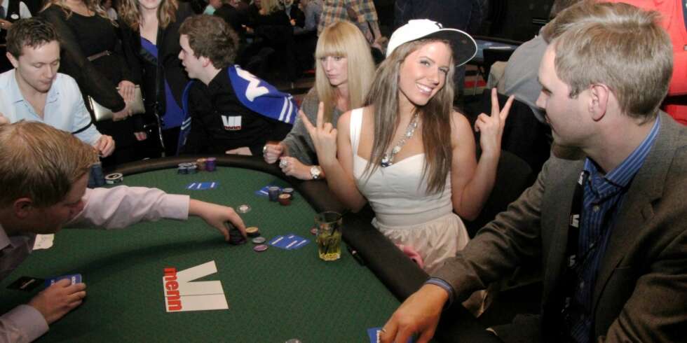 KLAR FOR LODDEN AFTEN: Margrete Løvebrekke har havnet på det heteste bordet i årets Pokergalla, og møter to tidligere Gullhånda-vinnere, pluss Rolf Woods og Frode Fagerli KLAR FOR LODDEN AFTEN: Margrete Løvebrekke har havnet på det heteste bordet i årets Pokergalla, og møter to tidligere Gullhånda-vinnere, pluss Rolf Woods og Frode Fagerli