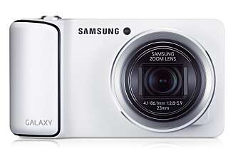 MOBILKAMERA: Samsung Galaxy Camera har kortplass for SIM-kort. Det betyr at du kan koble kameraet til mobilnettet for å legge ut bilder på Facebook eller Instagram. MOBILKAMERA: Samsung Galaxy Camera har kortplass for SIM-kort. Det betyr at du kan koble kameraet til mobilnettet for å legge ut bilder på Facebook eller Instagram.