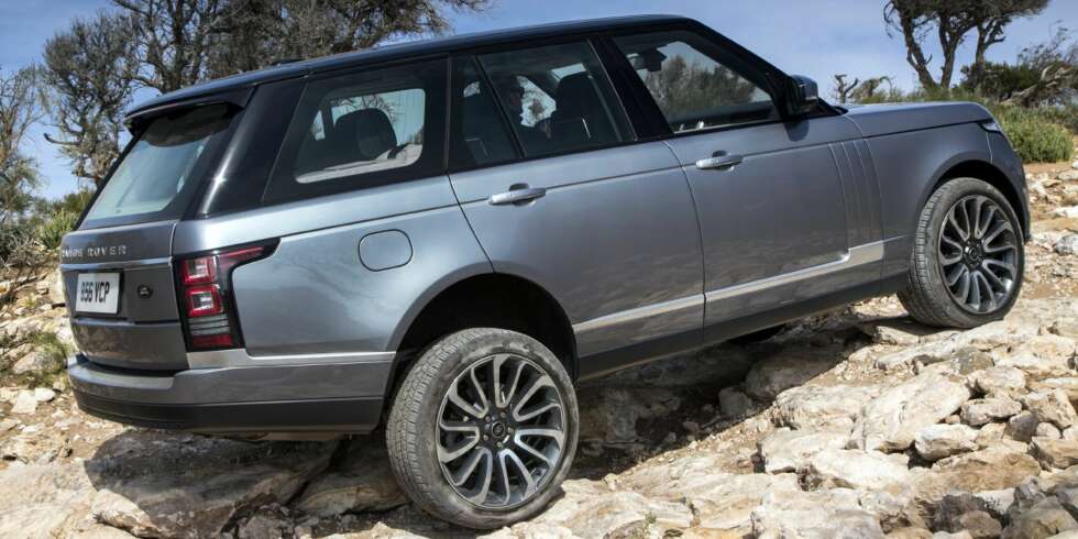 OFFROAD: Standard kjørehøyde er 22 cm. Bakkeklaringen i terrenget er på hele 29,5 cm. FOTO: Produsent OFFROAD: Standard kjørehøyde er 22 cm. Bakkeklaringen i terrenget er på hele 29,5 cm. FOTO: Produsent