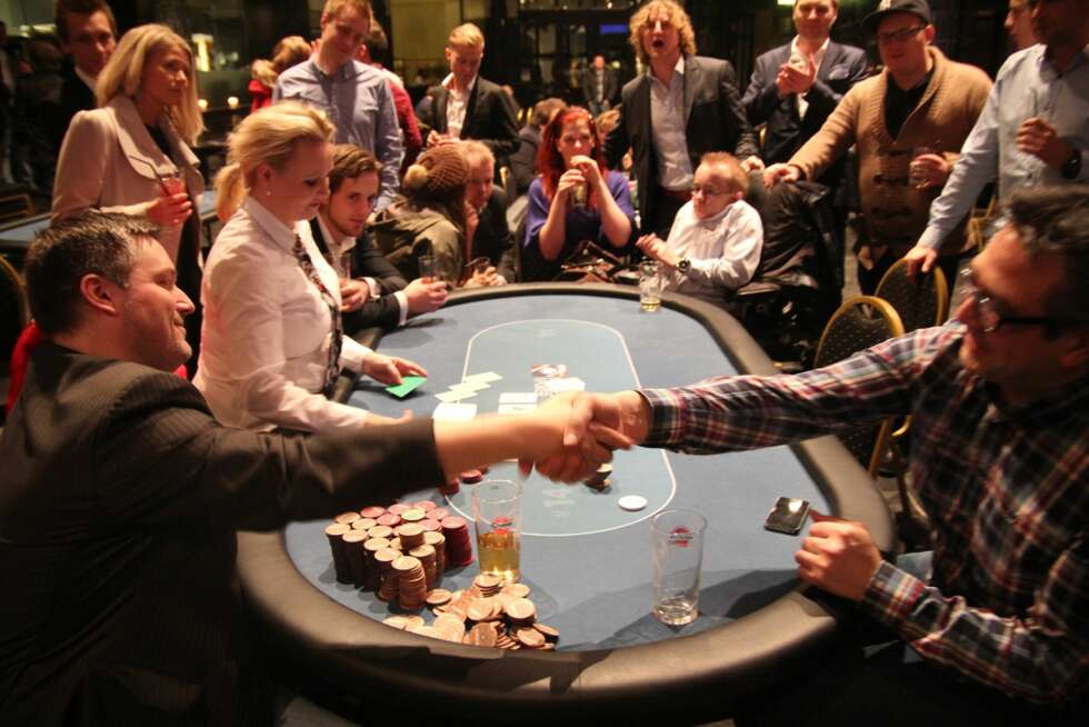 JUBEL FOR BEGGE: Både Glenne og Tengelsen vant NM-sete i Dublin, hvor rundt 1000 spillere spytter 6000 kroner hver i premiepotten JUBEL FOR BEGGE: Både Glenne og Tengelsen vant NM-sete i Dublin, hvor rundt 1000 spillere spytter 6000 kroner hver i premiepotten