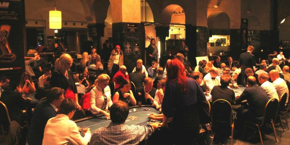 DYP KONSENTRASJON: Viljen til å vinne er like stor, selv om det ikke spilles for penger på Gullhånda Pokergalla. DYP KONSENTRASJON: Viljen til å vinne er like stor, selv om det ikke spilles for penger på Gullhånda Pokergalla.