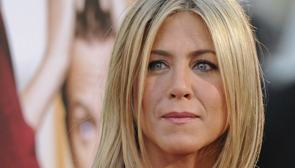 TENKER PÅ EKSEN: Selv om de begge er i hvert sitt forhold, klarer ikke Jennifer å glemme ekskjæresten Brad Pitt. TENKER PÅ EKSEN: Selv om de begge er i hvert sitt forhold, klarer ikke Jennifer å glemme ekskjæresten Brad Pitt.