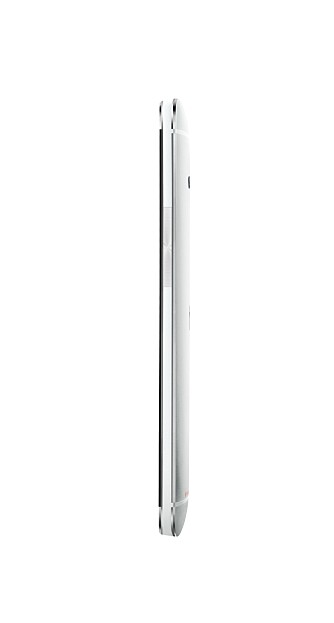 SMAL: For å gjøre HTC One så smal som mulig valgte HTC å ikke bruke en større bildebrikke i mobilen, men heller senke oppløsningen til fire megapiksler. One er 9,3 millimeter tykk. SMAL: For å gjøre HTC One så smal som mulig valgte HTC å ikke bruke en større bildebrikke i mobilen, men heller senke oppløsningen til fire megapiksler. One er 9,3 millimeter tykk.