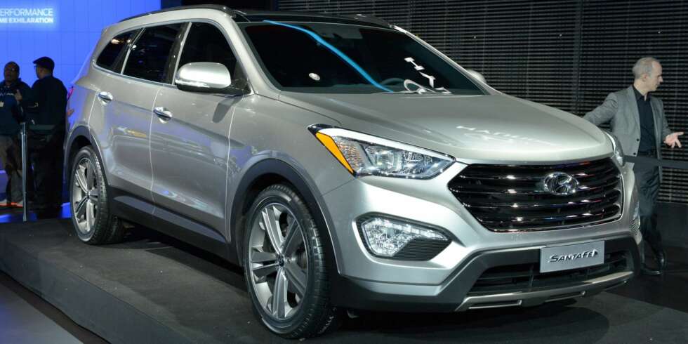 STOR: Hyundai Grand Santa Fe på bilutstillingen i New York i fjor. FOTO: Newspress STOR: Hyundai Grand Santa Fe på bilutstillingen i New York i fjor. FOTO: Newspress