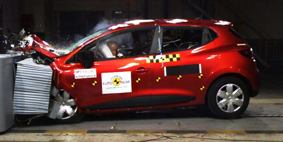 SIKKERHET: Renault Clio hører med til de sikreste småbilene EuroNCAP har testet de siste årene. SIKKERHET: Renault Clio hører med til de sikreste småbilene EuroNCAP har testet de siste årene.