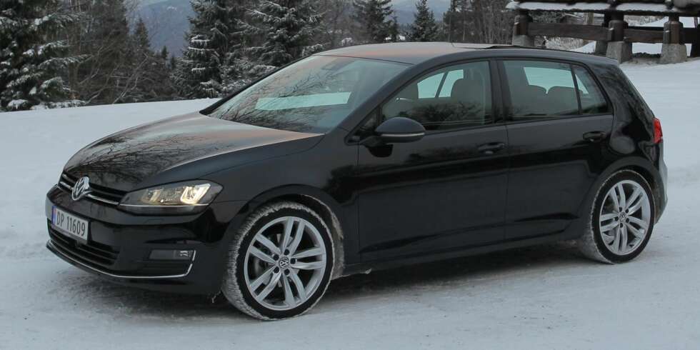 BEDRE: Da vi testet VW Golf 1,6 TDI var vi ikke helt fornøyd med komforten på grunn av den enkle torsjonsakslingen. Men med en mer raffinert bakaksel, som i versjonen med toliters diesel (bildet), stiller saken seg ganske annerledes. FOTO: Terje Bjørnsen BEDRE: Da vi testet VW Golf 1,6 TDI var vi ikke helt fornøyd med komforten på grunn av den enkle torsjonsakslingen. Men med en mer raffinert bakaksel, som i versjonen med toliters diesel (bildet), stiller saken seg ganske annerledes. FOTO: Terje Bjørnsen