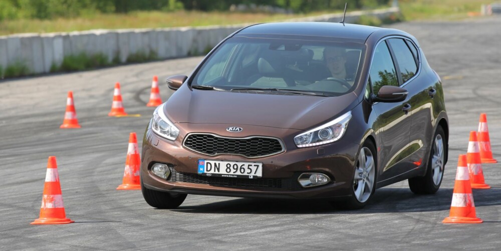 SNILL: Kia Cee'd er lettkjørt og trygg i vanskelige situasjoner. Men miljødekkene på vår bil kunne gitt bedre feste. SNILL: Kia Cee'd er lettkjørt og trygg i vanskelige situasjoner. Men miljødekkene på vår bil kunne gitt bedre feste.