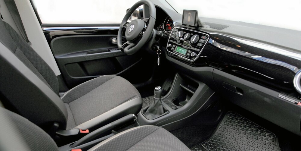GOD KVALITET: I god Volkswagen-ånd er interiøret ryddig, oversiktlig og med god opplevd kvalitet. GOD KVALITET: I god Volkswagen-ånd er interiøret ryddig, oversiktlig og med god opplevd kvalitet.