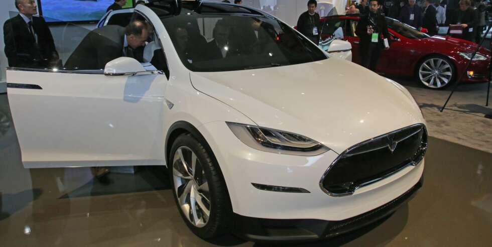 4WD: Sammenlignet med Tesla Model S har X-en høyere bakkeklaring og firehjulstrekk. FOTO: Newspress 4WD: Sammenlignet med Tesla Model S har X-en høyere bakkeklaring og firehjulstrekk. FOTO: Newspress