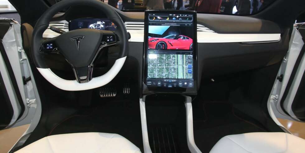 DASHBORD: Som Model S har Model X en 17-tommers berøringsskjerm som dashbord. FOTO: Newspress DASHBORD: Som Model S har Model X en 17-tommers berøringsskjerm som dashbord. FOTO: Newspress