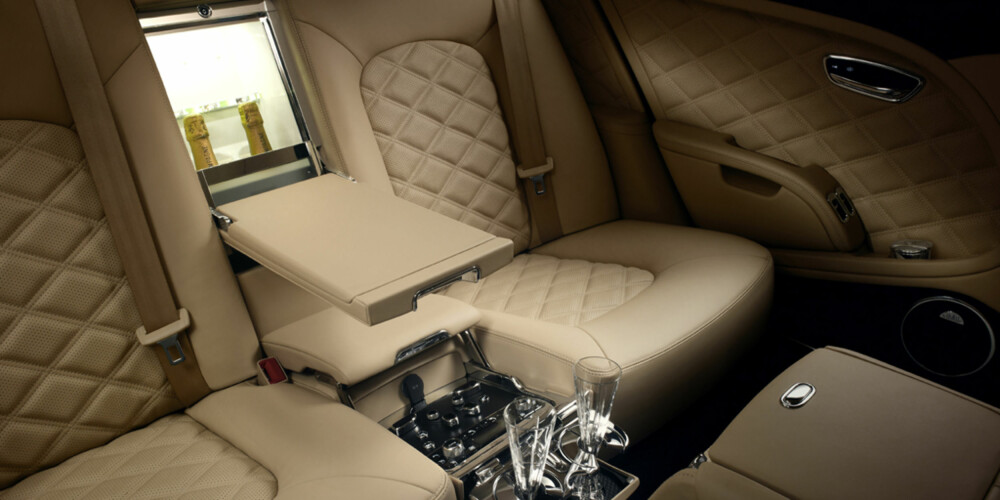 DRINK, SIR: - Hva behager?! Er vi tomme for energidrikke?. FOTO: Bentley DRINK, SIR: - Hva behager?! Er vi tomme for energidrikke?. FOTO: Bentley
