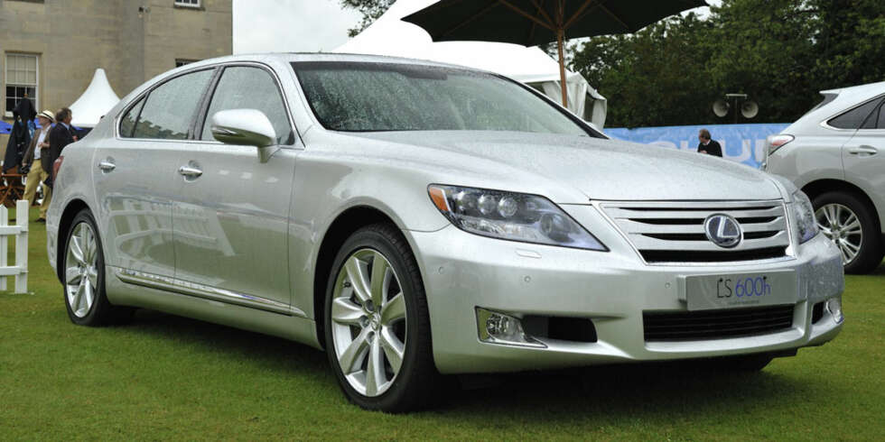 RIVALEN: Lexus LS600H. FOTO: Max Earey RIVALEN: Lexus LS600H. FOTO: Max Earey