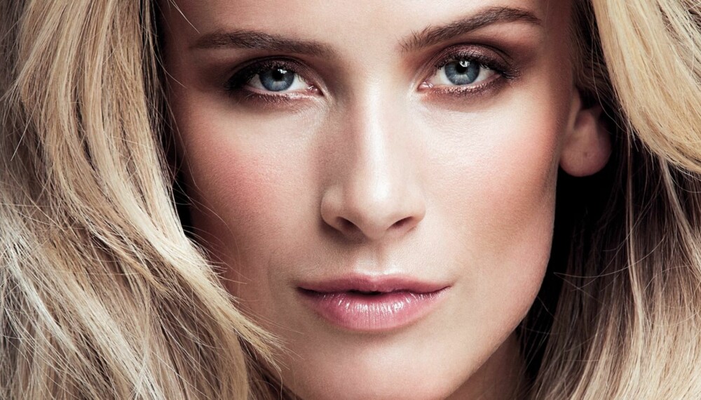 VAKKER HUD: Makeupartist Sissel Fylling la Giorgio Armanis foundation på modell Aleksandras hud. VAKKER HUD: Makeupartist Sissel Fylling la Giorgio Armanis foundation på modell Aleksandras hud.