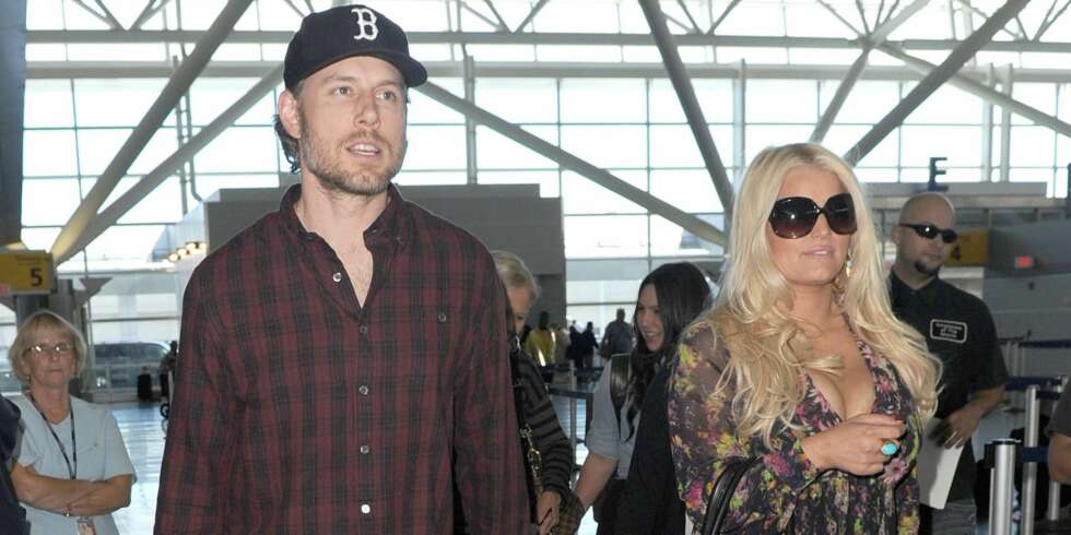 Nå går det mot bryllup for Jessica Simpson og hennes forlovede Eric Johnson. Nå går det mot bryllup for Jessica Simpson og hennes forlovede Eric Johnson.