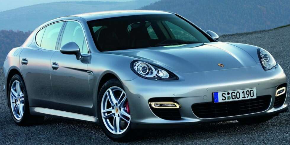 ELSKET OG HATET: Porsche Panamera er en vanvittig bra bil, men ikke alle liker designen. Panamera er på 100. plass på Edmunds liste. ELSKET OG HATET: Porsche Panamera er en vanvittig bra bil, men ikke alle liker designen. Panamera er på 100. plass på Edmunds liste.