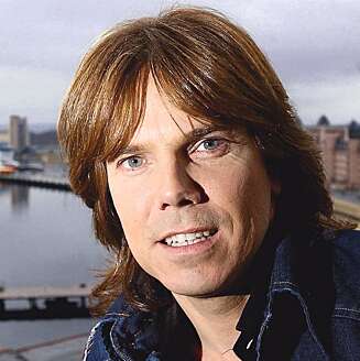 ØNSKET STRIPPERE: Svenske Joey Tempest, som blant annet er kjent fra gruppa «Europe», ville ha strippere. Og det fikk han, av Jan Fredrik Karlsen. ØNSKET STRIPPERE: Svenske Joey Tempest, som blant annet er kjent fra gruppa «Europe», ville ha strippere. Og det fikk han, av Jan Fredrik Karlsen.