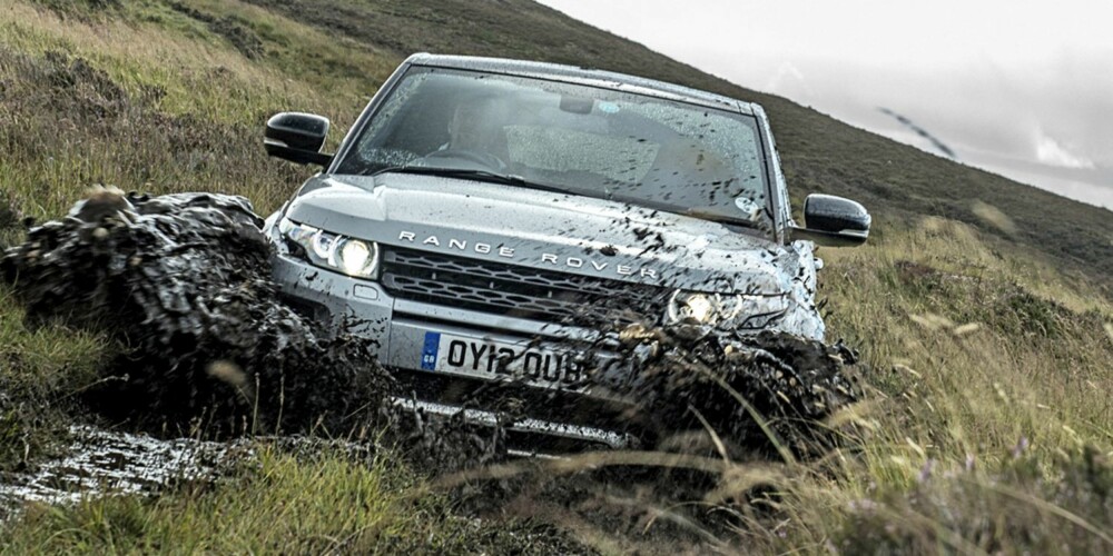 GJØRMEBAD: Senket farten for mye. Dermed ble Evoque-en angrepet av klissen søle. FOTO: Justin Leighton GJØRMEBAD: Senket farten for mye. Dermed ble Evoque-en angrepet av klissen søle. FOTO: Justin Leighton