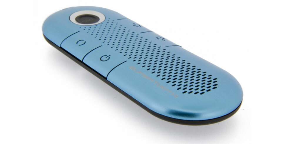 LOVLIG: Det er ikke lov å snakke i mobiltelefon uten handsfree mens du kjører. Supertooth Crystal er en bra løsning for deg som ikke har integrert Bluetooth i bilen. LOVLIG: Det er ikke lov å snakke i mobiltelefon uten handsfree mens du kjører. Supertooth Crystal er en bra løsning for deg som ikke har integrert Bluetooth i bilen.