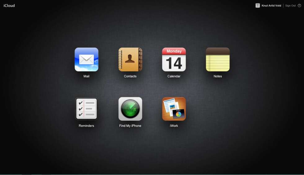 3. Du kan nå besøke www.icloud.com i en hvilken som helst nettleser, og logge deg inn med iTunes-kontoen din. Trykk på «Find my iPhone». 3. Du kan nå besøke www.icloud.com i en hvilken som helst nettleser, og logge deg inn med iTunes-kontoen din. Trykk på «Find my iPhone».