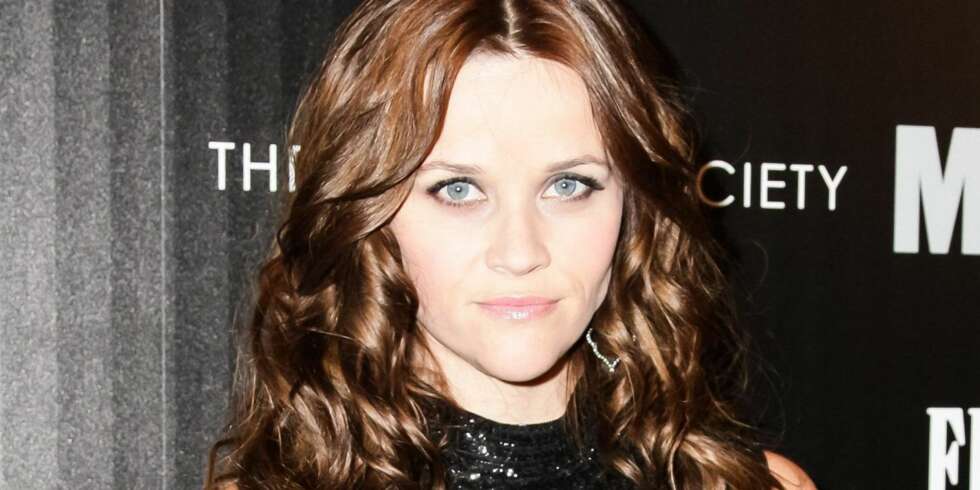 PREGET: Søndag kveld var Reese Witherspoon å se på den røde løperen under premieren på sin nye film «Mud». Hun var tydelig berørt av helgens hendelse. PREGET: Søndag kveld var Reese Witherspoon å se på den røde løperen under premieren på sin nye film «Mud». Hun var tydelig berørt av helgens hendelse.