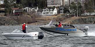 SMART: Hydrofoilen svever nærmest over vannet, noe som bidrar til å senke forbruket betraktelig. FOTO: Egil Nordlien, HM Foto SMART: Hydrofoilen svever nærmest over vannet, noe som bidrar til å senke forbruket betraktelig. FOTO: Egil Nordlien, HM Foto