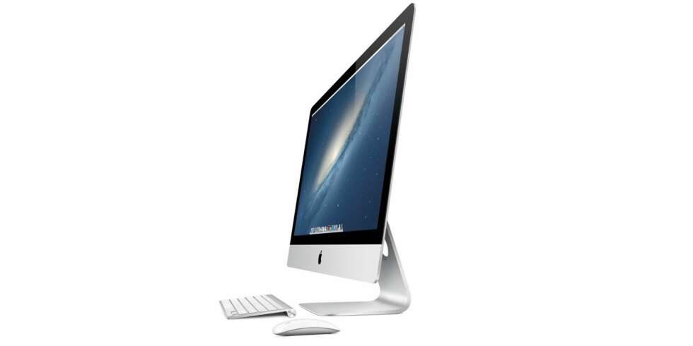 Lekker: I denne vinkelen ser iMac veldig, veldig tynn ut. Sannheten er at den buler ut på baksiden, men den er fortsatt den lekreste alt-i-ett-maskinen på markedet. Lekker: I denne vinkelen ser iMac veldig, veldig tynn ut. Sannheten er at den buler ut på baksiden, men den er fortsatt den lekreste alt-i-ett-maskinen på markedet.
