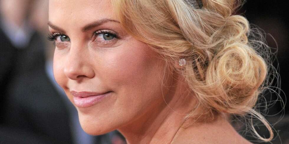 HAR BLITT MAMMA: Charlize Theron har adoptert en liten gutt. HAR BLITT MAMMA: Charlize Theron har adoptert en liten gutt.