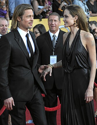 GOD STØTTE: Angelina fremhever i innlegget at hun ikke hadde klart seg gjennom den tøffe perioden uten forloveden Brad Pitt. GOD STØTTE: Angelina fremhever i innlegget at hun ikke hadde klart seg gjennom den tøffe perioden uten forloveden Brad Pitt.