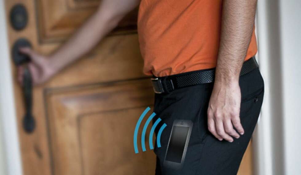UNIKEY: Dette systemet skal kunne låse opp døren automatisk når du nærmer deg med mobilen i lomma. UNIKEY: Dette systemet skal kunne låse opp døren automatisk når du nærmer deg med mobilen i lomma.