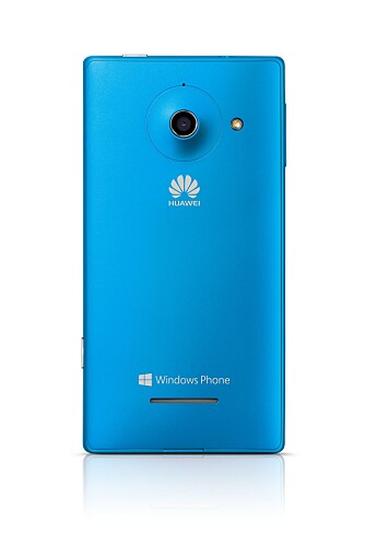BLÅ: Vi kjenner igjen blåfargen på Ascend W1, men den er blassere og materialkvaliteten er nok lavere enn på Nokias-mobiler. BLÅ: Vi kjenner igjen blåfargen på Ascend W1, men den er blassere og materialkvaliteten er nok lavere enn på Nokias-mobiler.