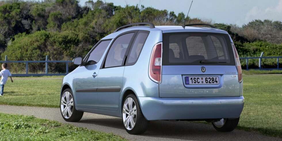 SMART: Skoda Roomster er kanskje ikke like kul som en Audi A3 Sportback, men dersom du kan spare 40-50 000 kroner på en bil med samme motor og like gode praktiske egenskaper, kan muligens forfengeligheten vike. FOTO: Produsent SMART: Skoda Roomster er kanskje ikke like kul som en Audi A3 Sportback, men dersom du kan spare 40-50 000 kroner på en bil med samme motor og like gode praktiske egenskaper, kan muligens forfengeligheten vike. FOTO: Produsent