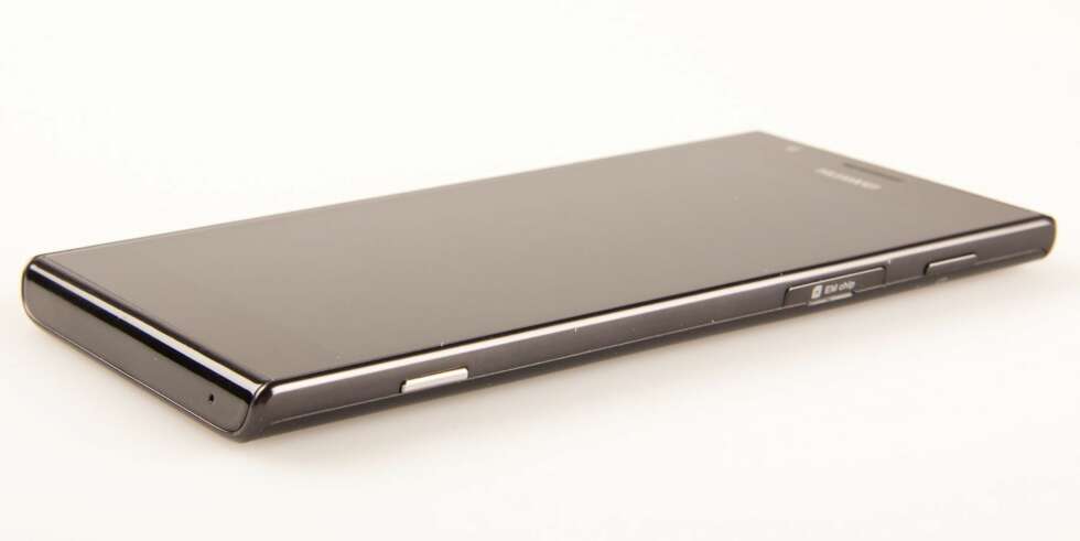 PROFIL: Huawei Ascend P2 har en pen profil og vi synes den har et vellykket design. PROFIL: Huawei Ascend P2 har en pen profil og vi synes den har et vellykket design.