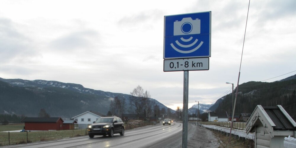 FØRST UTE: Strekningen Bromma-Nesbyen på Riksvei 7 i Hallingdal blir den første strekningen med de nye skiltene for gjennomsnittsmåling av fart. På bildet er de gamle skiltene fortsatt på plass. FOTO: Martin Jansen FØRST UTE: Strekningen Bromma-Nesbyen på Riksvei 7 i Hallingdal blir den første strekningen med de nye skiltene for gjennomsnittsmåling av fart. På bildet er de gamle skiltene fortsatt på plass. FOTO: Martin Jansen