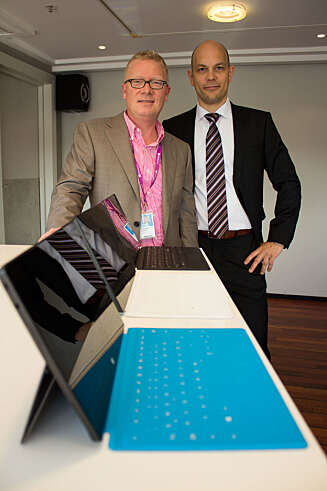 FORVENTNINGER: Teknologidirektør Børge Hansen (th) og ansvarlig for Windows i Norge Christian Almskog, har store forventninger til Surface Pro i Norge. FORVENTNINGER: Teknologidirektør Børge Hansen (th) og ansvarlig for Windows i Norge Christian Almskog, har store forventninger til Surface Pro i Norge.