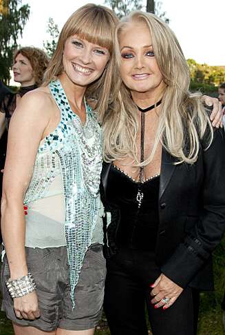 GOD TONE: Lisa Stokke og Bonnie Tyler bor begge i Storbritannia og har for lengst funnet tonen. (Foto: Morten Bendiksen) GOD TONE: Lisa Stokke og Bonnie Tyler bor begge i Storbritannia og har for lengst funnet tonen. (Foto: Morten Bendiksen)