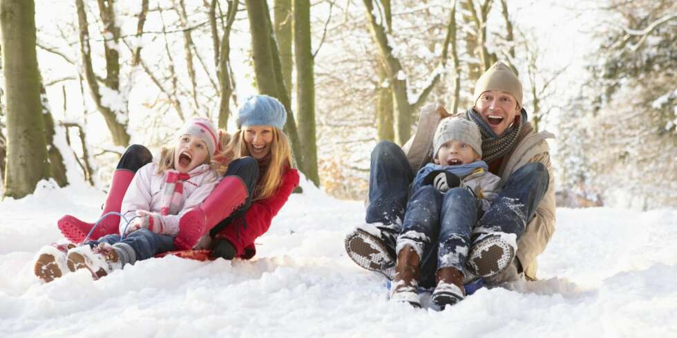 Felles opplevelser for eksempel på tur i naturen styrker samhørigheten i familien, samtidig som alle får fysisk aktivitet. Foto: Colourbox.no Felles opplevelser for eksempel på tur i naturen styrker samhørigheten i familien, samtidig som alle får fysisk aktivitet. Foto: Colourbox.no