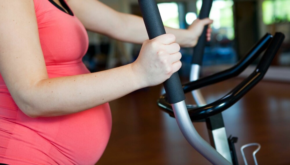 JA TIL TRENING: Mange tror at det å trene kan føre til for tidlig fødsel, men dette er ikke tilfelle ved normale svangerskap. Så lenge du tar noen forholdsregler er det bare positivt for både deg og barnet ditt at du holder deg aktiv. JA TIL TRENING: Mange tror at det å trene kan føre til for tidlig fødsel, men dette er ikke tilfelle ved normale svangerskap. Så lenge du tar noen forholdsregler er det bare positivt for både deg og barnet ditt at du holder deg aktiv.