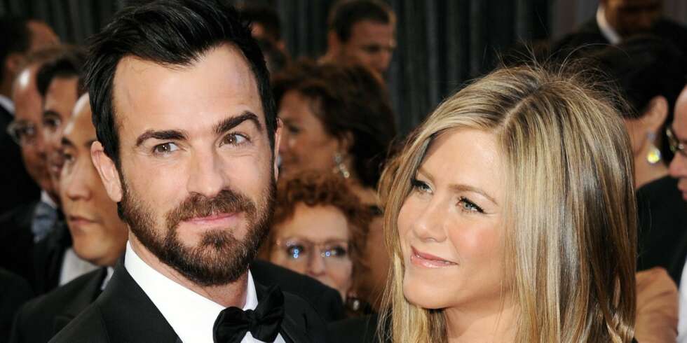 STRÅLER AV LYKKE: Jennifer Aniston og Justin Theroux gleder seg til de kan kalle seg mann og kone. STRÅLER AV LYKKE: Jennifer Aniston og Justin Theroux gleder seg til de kan kalle seg mann og kone.
