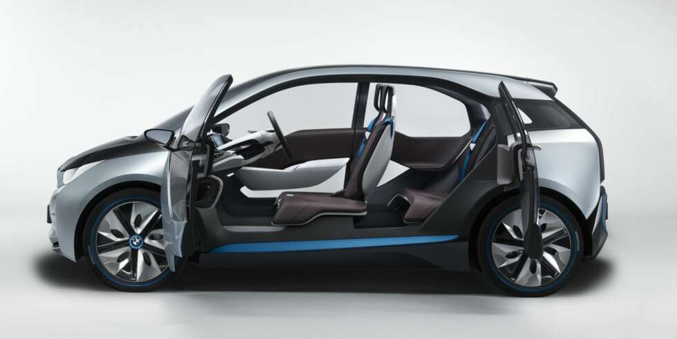 LETT TILGANG: Denne dørtypen skal gjøre det lett og å gå inn i / ut av en i3. FOTO: BMW LETT TILGANG: Denne dørtypen skal gjøre det lett og å gå inn i / ut av en i3. FOTO: BMW