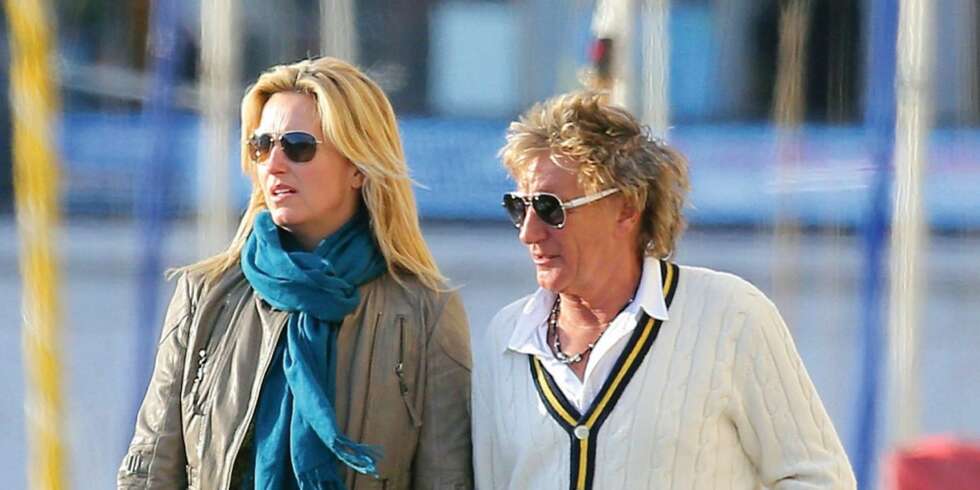 STERKERE ENN NOEN GANG: Rod og kona Penny Lancaster gikk hånd i hånd i havnen i Menton i Frankrike, og paret virker lykkelige enn noensinne. STERKERE ENN NOEN GANG: Rod og kona Penny Lancaster gikk hånd i hånd i havnen i Menton i Frankrike, og paret virker lykkelige enn noensinne.