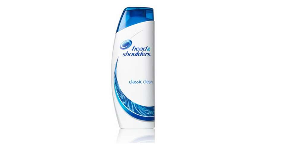 INGEN FAVORITT: Frisør Lars Eriksen Eitran gir dårlige skussmål for Head & Shoulders sin populære anti-flassjampo. Men Procter & Gamble mener Eitran rett og slett tar feil. INGEN FAVORITT: Frisør Lars Eriksen Eitran gir dårlige skussmål for Head & Shoulders sin populære anti-flassjampo. Men Procter & Gamble mener Eitran rett og slett tar feil.