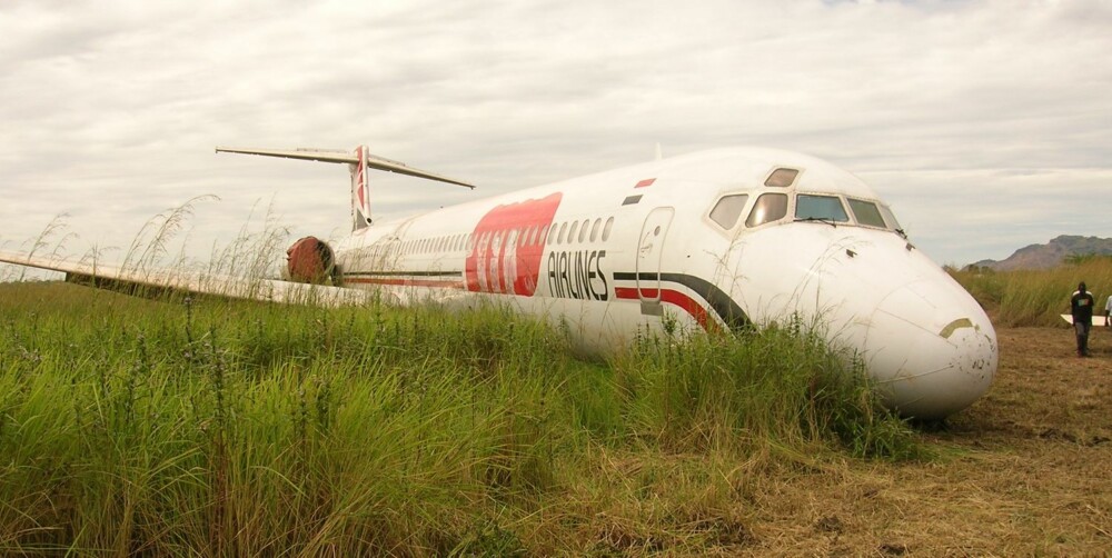 Utrolig nok ble dette flyet berget inn på fast grunn og kom i lufta igjen etter iherdig innsats fra Øyvind Hemb og bergingsteamet. Utrolig nok ble dette flyet berget inn på fast grunn og kom i lufta igjen etter iherdig innsats fra Øyvind Hemb og bergingsteamet.
