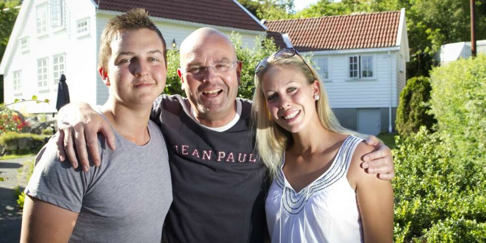 FAMILIELYKKE: Einar Gelius og sønnen Jacob gleder seg over at familien har fått et nytt medlem etter at datteren Inger Marthe har blitt mor. FAMILIELYKKE: Einar Gelius og sønnen Jacob gleder seg over at familien har fått et nytt medlem etter at datteren Inger Marthe har blitt mor.