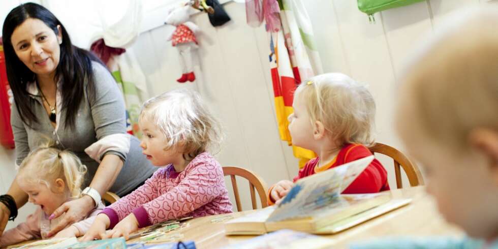 I en liten barnehage er det lettere å gi barna det de trenger, mener daglig leder Ruth Lillebekk. Foto: Nadia Frantsen I en liten barnehage er det lettere å gi barna det de trenger, mener daglig leder Ruth Lillebekk. Foto: Nadia Frantsen