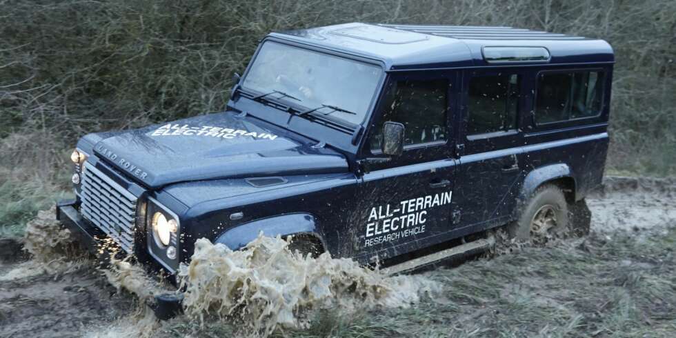 EN SLITER: Samme arbeidshesten som alle andre Defendere, bare helt elektrisk. FOTO: Land Rover EN SLITER: Samme arbeidshesten som alle andre Defendere, bare helt elektrisk. FOTO: Land Rover