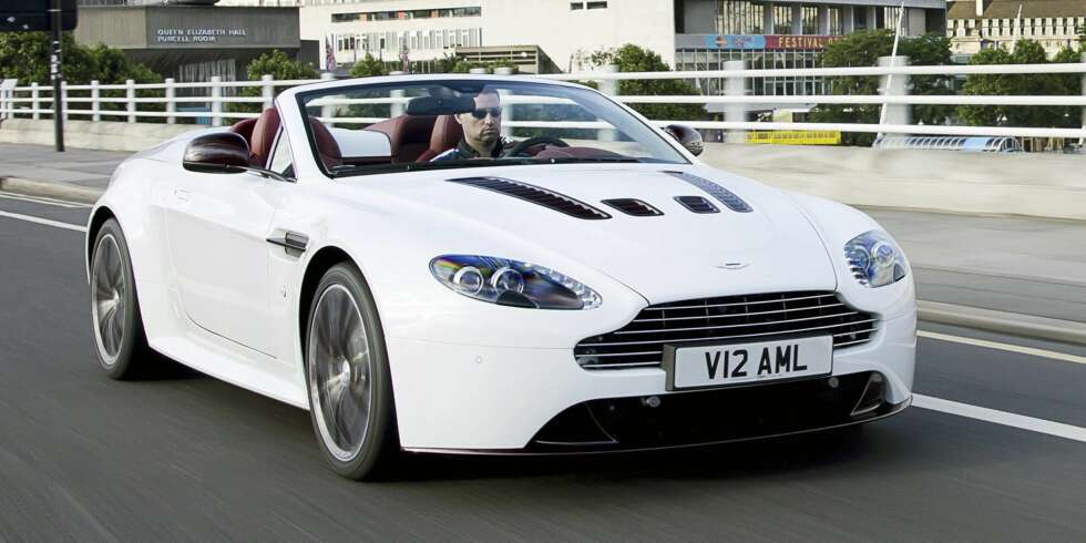 MEKTIG: En majestetisk bil, klangfull og mektig, og med himmelsk akselerasjon. FOTO: Aston Martin MEKTIG: En majestetisk bil, klangfull og mektig, og med himmelsk akselerasjon. FOTO: Aston Martin